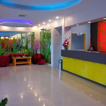 Wisma Asiatique Hotel Pekanbaru Exterior foto